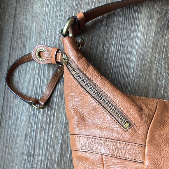 Danier Caramel Leather Hobo Bag - Picture 2 of 7